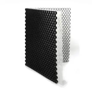 Plastikinis korys skaldai su prilydyta geotekstile