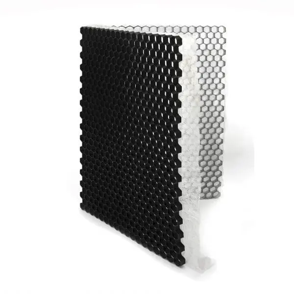 Plastikinis korys skaldai su prilydyta geotekstile